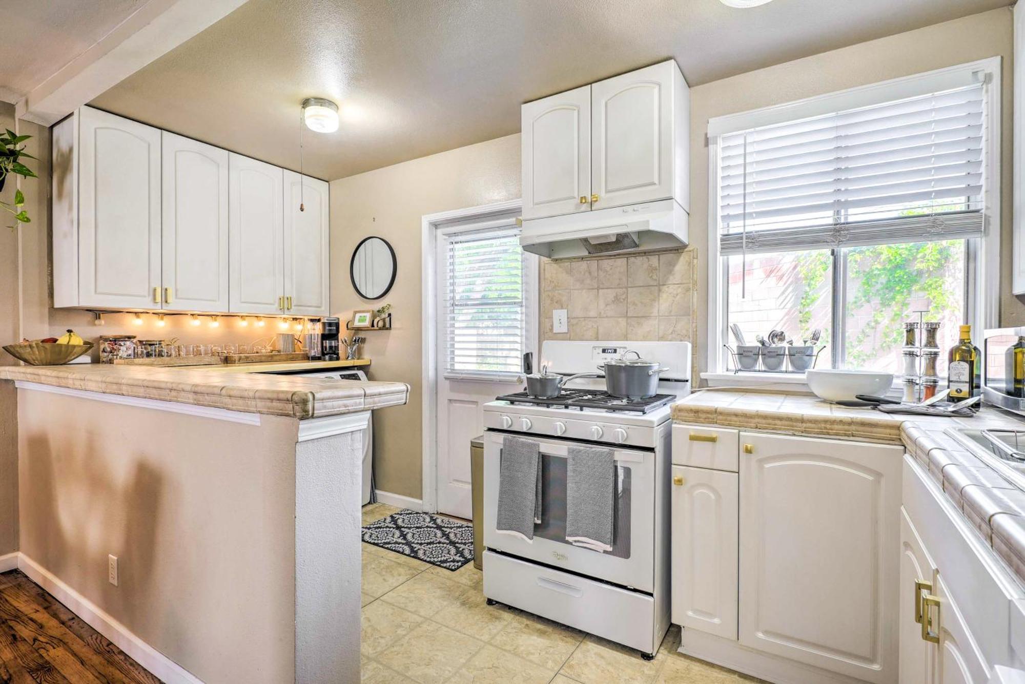 Stylish And Modern Burbank Gem With Private Yard! Villa Buitenkant foto