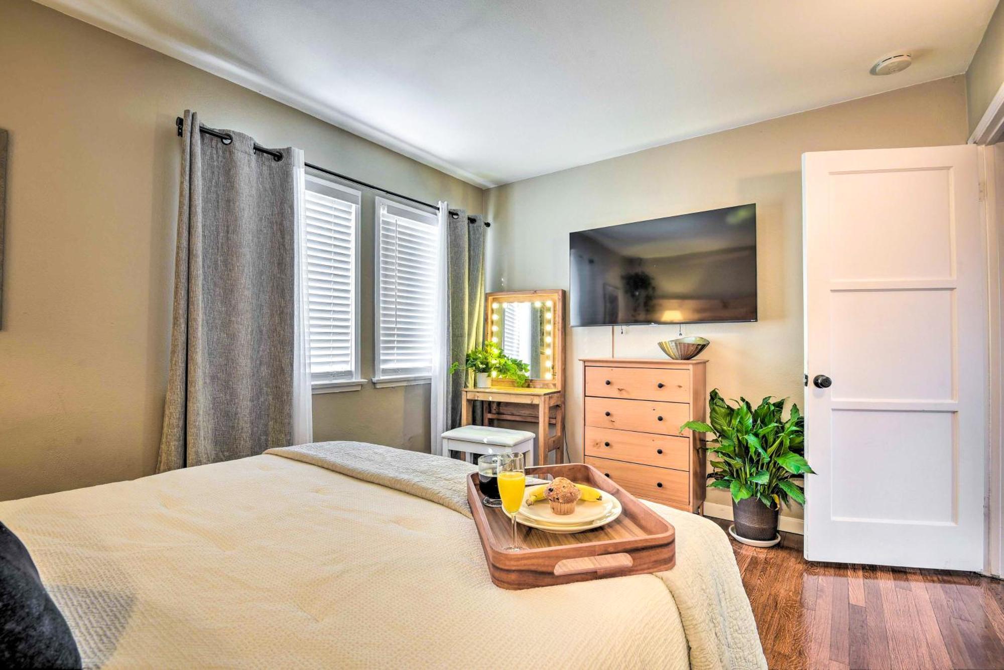 Stylish And Modern Burbank Gem With Private Yard! Villa Buitenkant foto