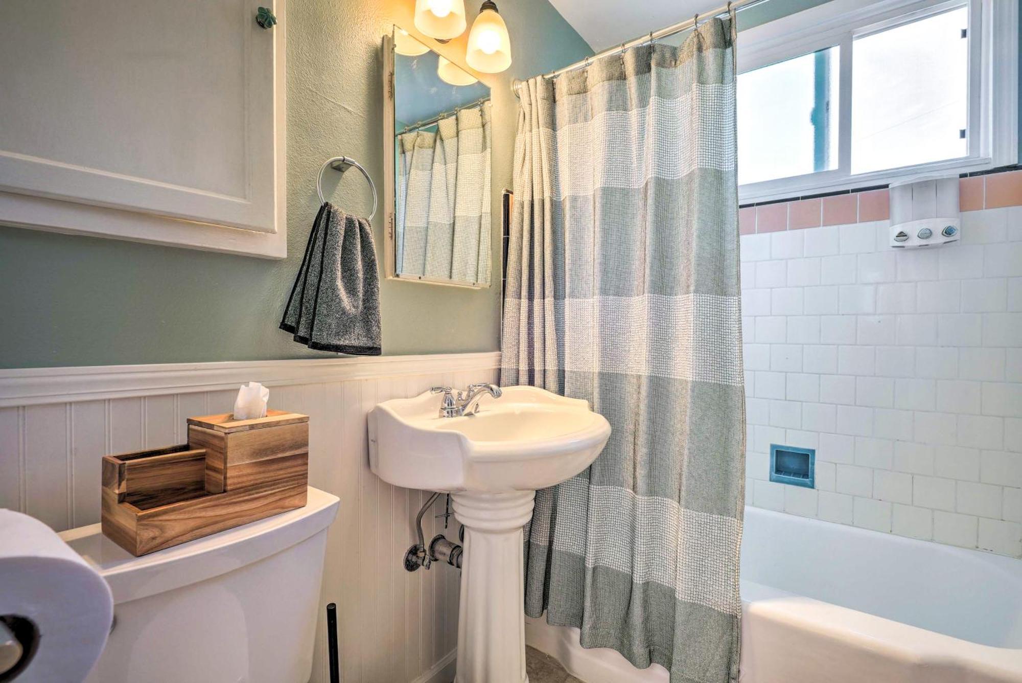 Stylish And Modern Burbank Gem With Private Yard! Villa Buitenkant foto